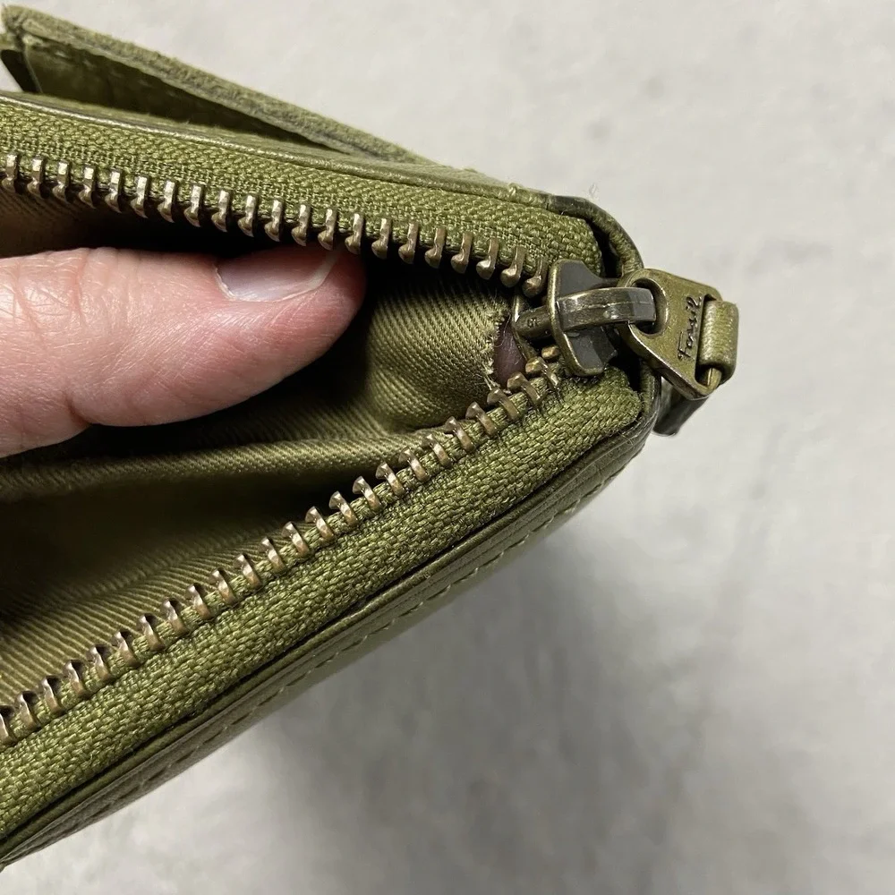 FOSSIL Avocado Green Pebble Leather Zip Around Wallet Card Holder Quiet Luxury